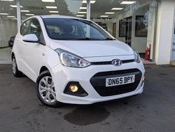 White Used 2016 Hyundai i10 SE Hatchback | £8,451 (Fair price)