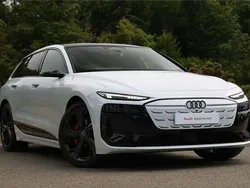 White Used 2025 Audi e-tron Performance SUV | £63,995