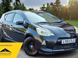 Black Used 2013 Toyota Yaris Hybrid | £6,750 (A bit pricey)