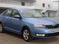 Blue Used 2013 Skoda Rapid SE Hatchback | £3,799 (Fair price)