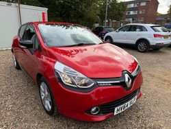 Red Used 2014 Renault Clio IV Dynamique Hatchback | £5,295 (Fair price)