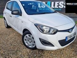 White Used 2014 Hyundai i20 Classic Hatchback | £3,570 (Good price)