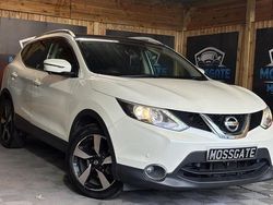 White Used 2016 Nissan Qashqai N-Connecta SUV | £8,795 (Fair price)