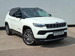 Bicolour solid alpine white with black roof New 2025 Jeep Compass Summit SUV | £27,498 (Fair price)