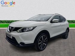 White Used 2015 Nissan Qashqai Tekna SUV | £4,895 (A bit pricey)