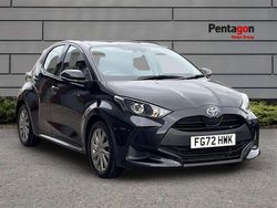 Black Used 2022 Toyota Yaris Hybrid Hatchback | £15,399 (Good price)