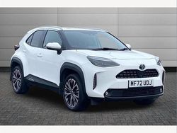 Pure white Used 2022 Toyota Yaris Hybrid SUV | £21,491 (Expensive)