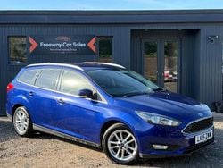 Blue Used 2015 Ford Focus Zetec Estate | £5,750 (Good price)