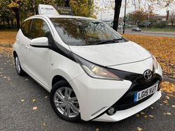 White Used 2015 Toyota Aygo x-press Hatchback | £5,350 (Fair price)