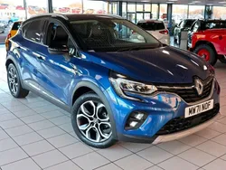 Iron blue/diamond black Used 2021 Renault Captur Version S SUV | £15,489 (Fair price)