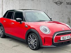 Chili red Used 2022 Mini Cooper Exclusive Hatchback | £17,998 (Fair price)