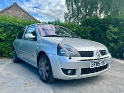 Silver Used 2005 Renault Clio II Hatchback | £5,495 (A bit pricey)