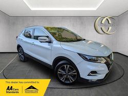 White Used 2019 Nissan Qashqai N-Connecta SUV | £16,475 (Fair price)