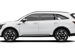 White Used 2023 Kia Sorento SUV | £36,495 (Fair price)