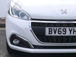 White Used 2019 Peugeot 208 Signature Sky Hatchback | £8,500 (Fair price)