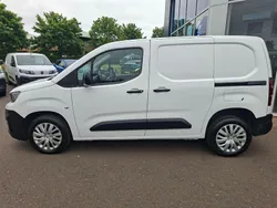 White Used 2022 Peugeot Partner Premium MPV | £9,995 (Good price)