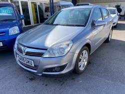 Silver Used 2009 Vauxhall Astra Design Edition Hatchback | £2,999 (Good price)