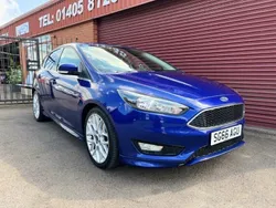 Blue Used 2016 Ford Focus Zetec Hatchback | £6,989 (Fair price)