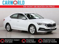 White Used 2023 Skoda Octavia SE Hatchback | £14,015 (Good price)