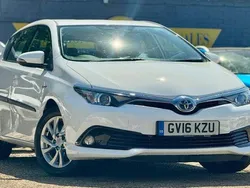 White Used 2016 Toyota Auris Hybrid Business Edition Hatchback | £10,695 (Good price)