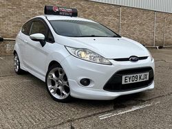 White Used 2009 Ford Fiesta Zetec Hatchback | £2,500 (Fair price)