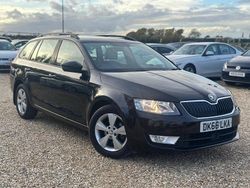Black Used 2016 Skoda Octavia SE L Estate | £5,981 (Fair price)