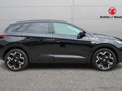 Black Used 2024 Vauxhall Grandland X Ultimate SUV | £18,795 (Fair price)