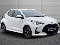 Pure white Used 2025 Toyota Yaris Hybrid Design Hatchback | £20,895 (Fair price)