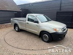 Silver Used 2006 Toyota HiLux Pickup | £6,500 (Fair price)