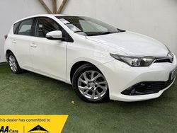 White Used 2016 Toyota Auris Hatchback | £5,995 (Fair price)