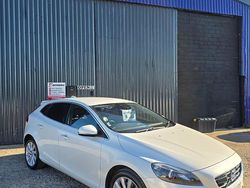 White Used 2016 Volvo V40 SE Lux Estate | £7,995 (Fair price)