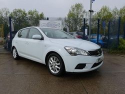 White Used 2011 Kia Ceed 2 Hatchback | £3,495 (Expensive)