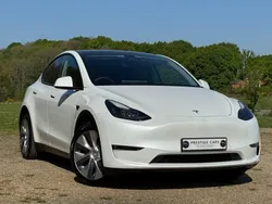 White Used 2022 Tesla Model Y Long Range SUV | £27,453 (Good price)