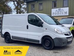 White Used 2014 Vauxhall Vivaro Van | £6,990 (Fair price)
