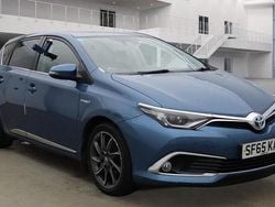 Used 2015 Toyota Auris Hybrid | £8,495 (Fair price)