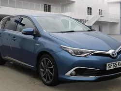 Used 2015 Toyota Auris Hybrid | £8,585 (Fair price)