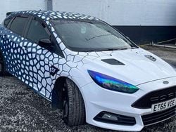 Blue/white Used 2016 Ford Focus ST Hatchback | £9,595 (Good price)