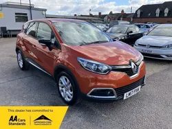 Orange Used 2017 Renault Captur Dynamique SUV | £7,995 (Fair price)