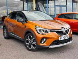 Orange/black Used 2020 Renault Captur Version S SUV | £14,289 (Fair price)