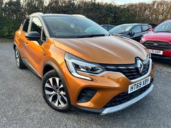 Orange/black Used 2020 Renault Captur Iconic SUV | £10,700 (Fair price)