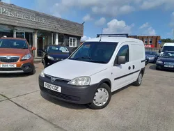 White Used 2010 Vauxhall Combo MPV | £1,490 (Fair price)