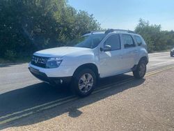 White Used 2016 Dacia Duster Lauréate SUV | £5,995 (Fair price)