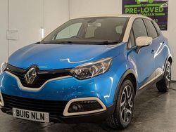 Blue/cream Used 2016 Renault Captur Dynamique SUV | £7,350 (Fair price)