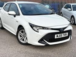White Used 2019 Toyota Corolla Hatchback | £14,790 (Fair price)