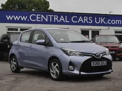 Blue Used 2015 Toyota Yaris Hybrid Hatchback | £10,995 (Fair price)