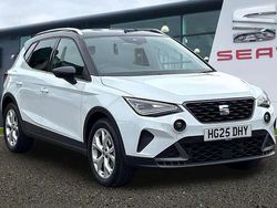 Glacial white Used 2025 Seat Arona FR SUV | £20,995 (Expensive)