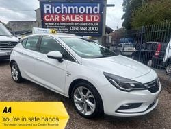 White Used 2017 Vauxhall Astra SRi Hatchback | £5,995 (Good price)