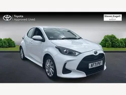 White Used 2021 Toyota Yaris Hybrid Hatchback | £15,297 (Fair price)