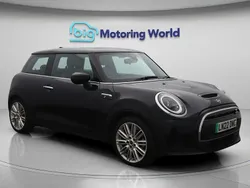 Black Used 2022 Mini Cooper SE Hatch Hatchback | £15,300 (Expensive)