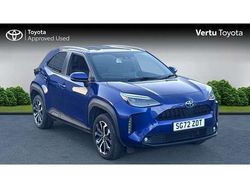 Blue Used 2022 Toyota Yaris Hybrid Design SUV | £15,742 (Good price)